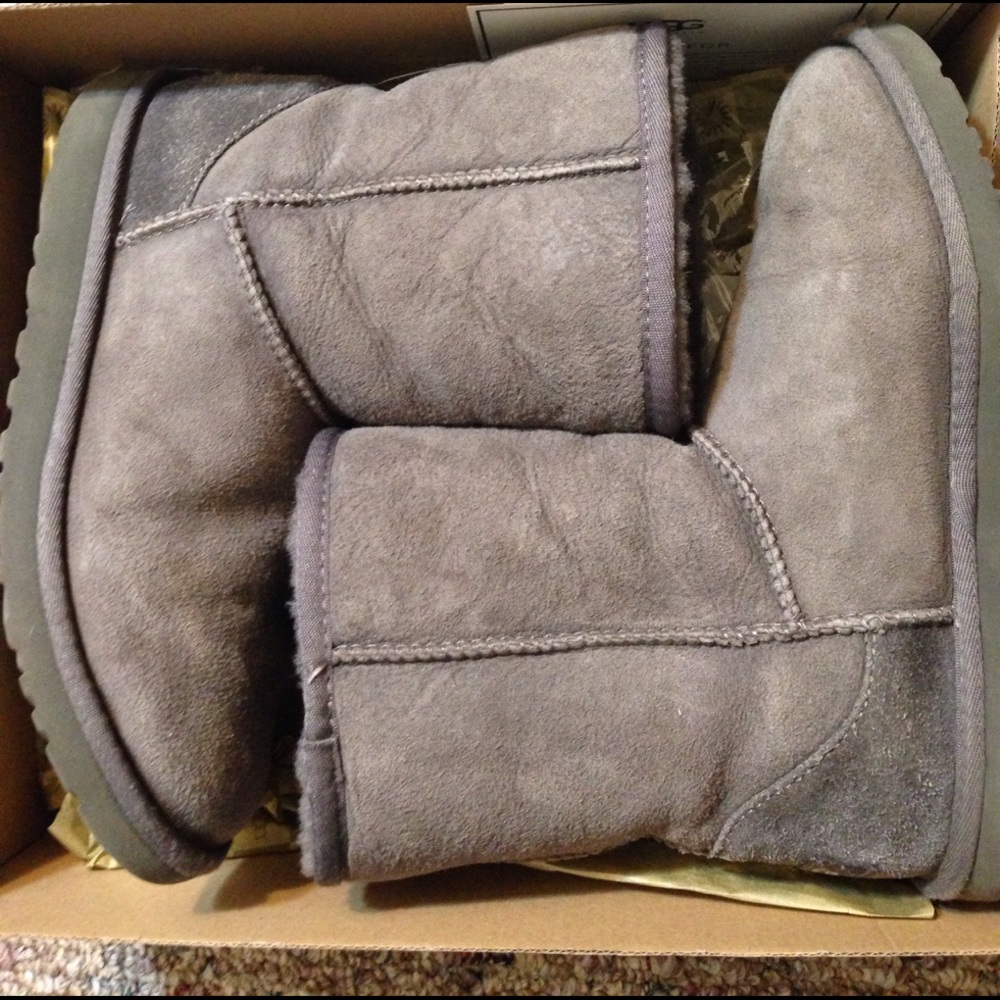 Classic Gray Ugg Boots - Picture 5 of 6