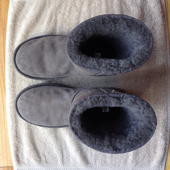 Classic Gray Ugg Boots - Picture 3 of 6