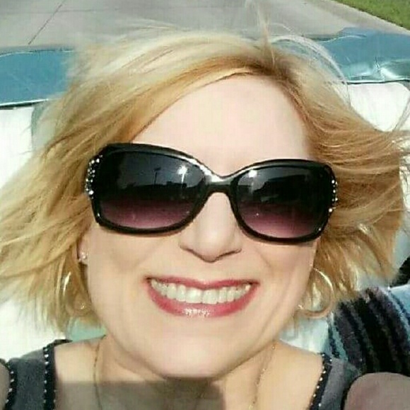 Meet your Posher, Tracy - Picture 2 of 2