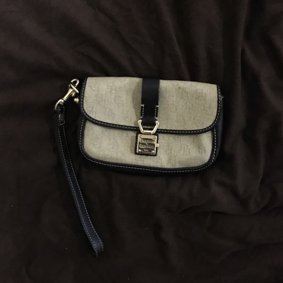 Dooney and Bourke wristlet - Picture 1 of 2