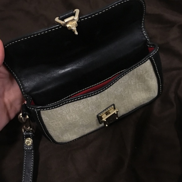 Dooney and Bourke wristlet - Picture 2 of 2