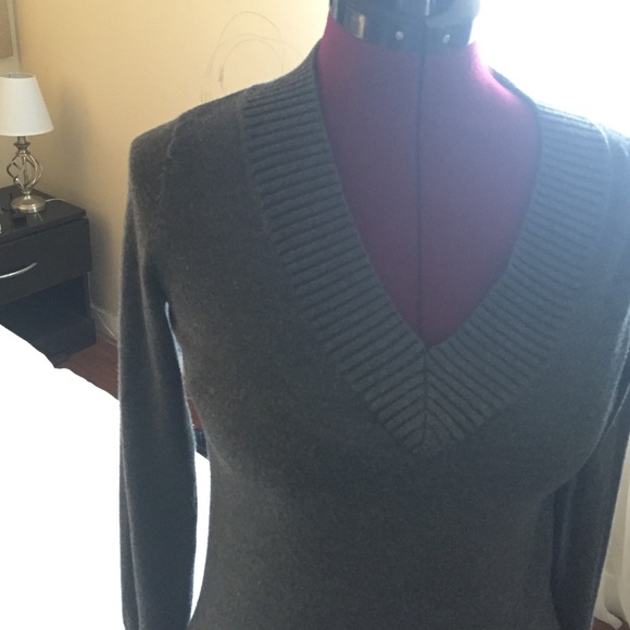Wrapper size small sweater - Picture 2 of 4