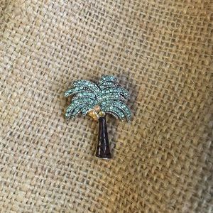 Cute palm tree pin!