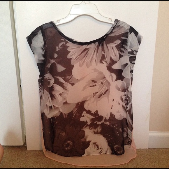 American eagle top size small.