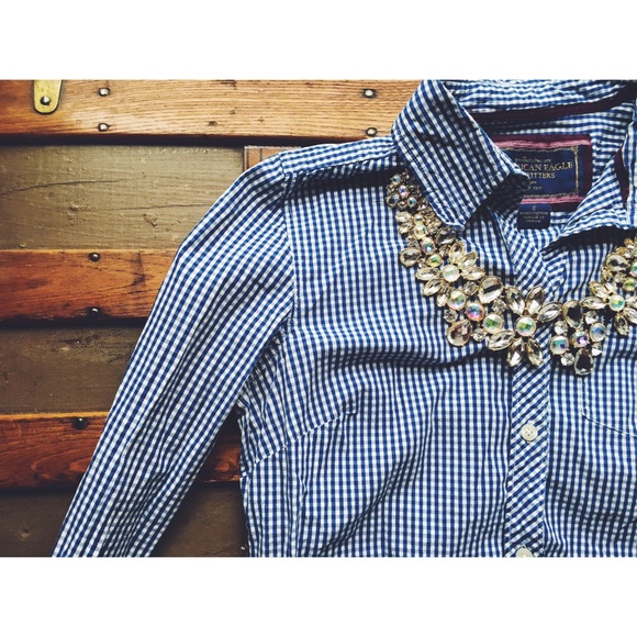 american eagle| blue checked button down