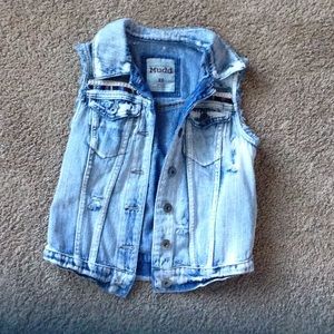 Women's cut off sleeve jean jacket (vestish😊)