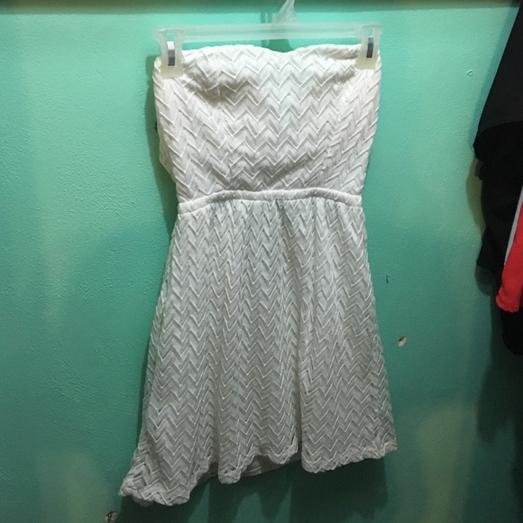 White summer dress - Picture 1 of 2