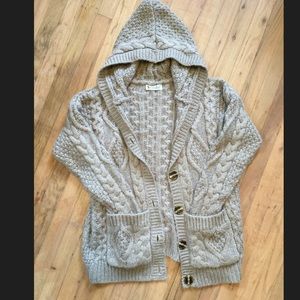 Comfy & Cozy Oatmeal/Beige Sweater size M or L