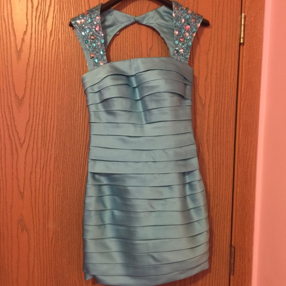 ‼️BRAND NEW‼️Gorgeous blue beaded mini prom dress