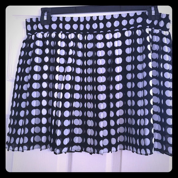 Flirty BCBG Polka dot mini skirt! - Picture 1 of 3