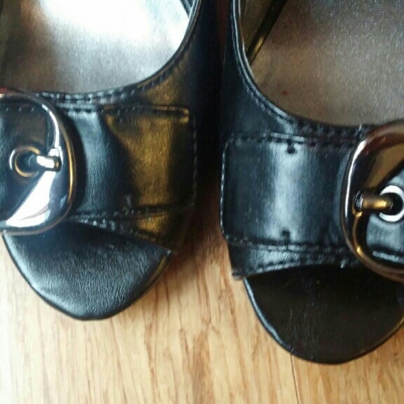 Shoes - Picture 3 of 4