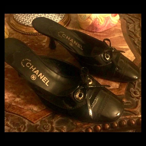 Chanel 37.5, 7.5 black patent kitten heels Italy.