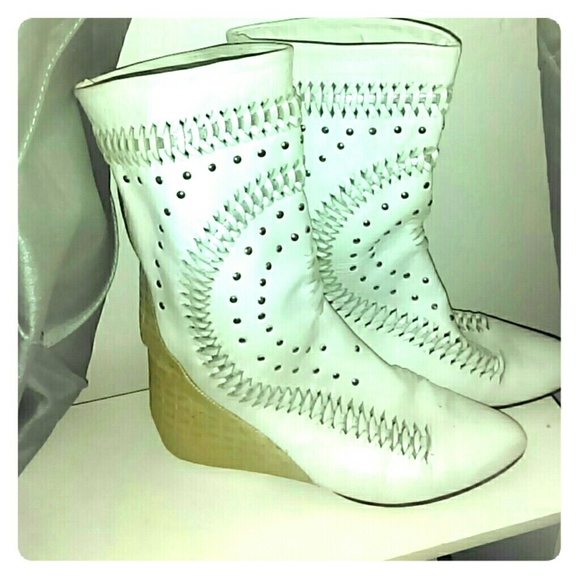 ?? Vintage white boots ??