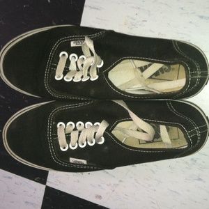 Vans . Size 4.5 in men , 6 in woman.