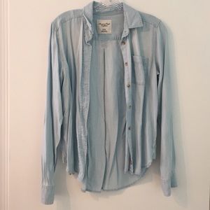 Light denim American eagle button down shirt