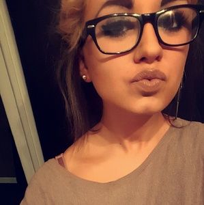 Meet your Posher, Alexzandra