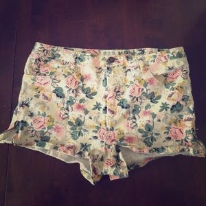 Floral print side zipper shorts