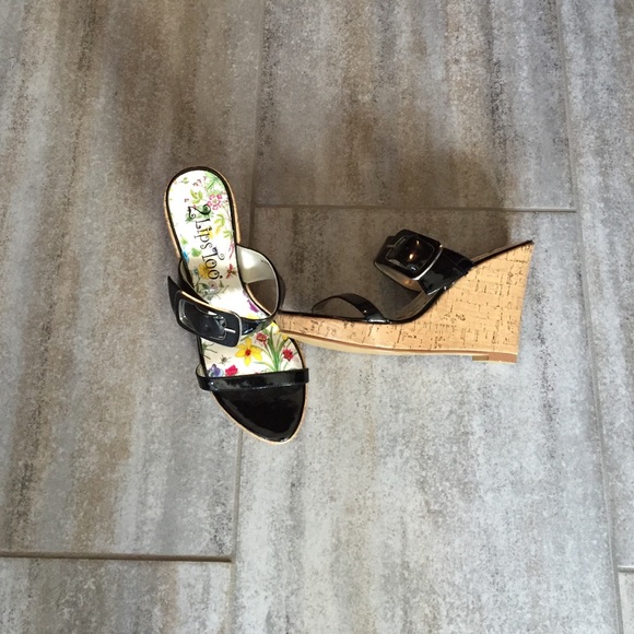 Black wedges with buckle