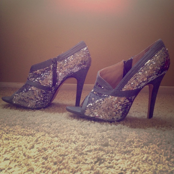 Silver sequin peep toe heels *rare*