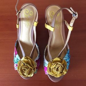 Floral pattern wedges