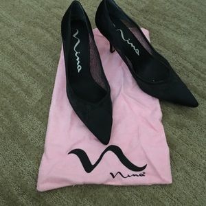 Nina size 8.5 black heels