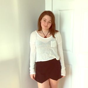 White thin sweater like crop top