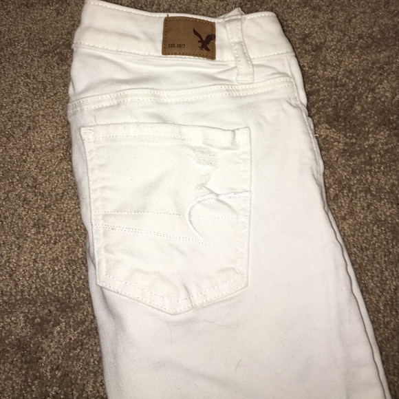 AEO White Ripped Capris - Picture 2 of 2