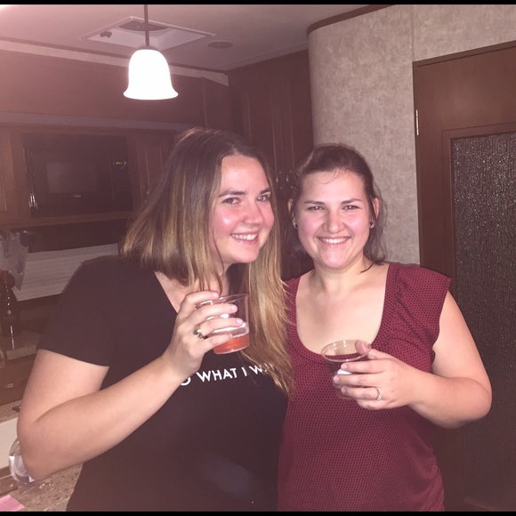 Meet your Posher, Kari - Picture 1 of 1