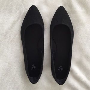 Black pointed flats