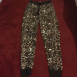 Hot Kiss cheetah print joggers Sz medium