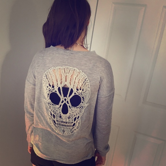 Cut-out skull back shirt - Picture 1 of 2