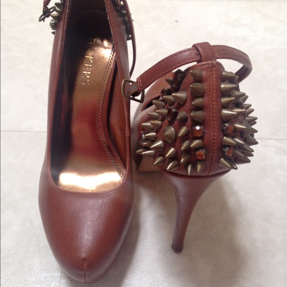 Bakers size 7 shoes!