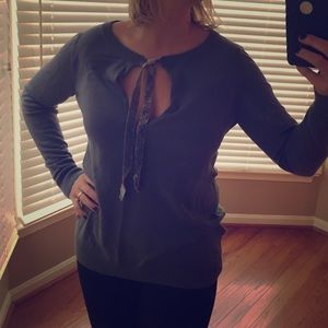 Interchangeable Gray sweater with velour ribbons