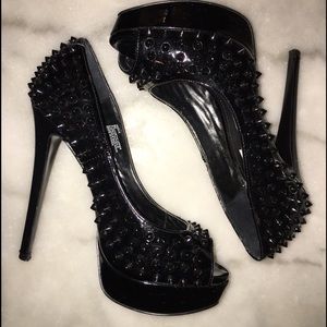 Steve Madden Andiie Black Spike Peep Toe Pumps
