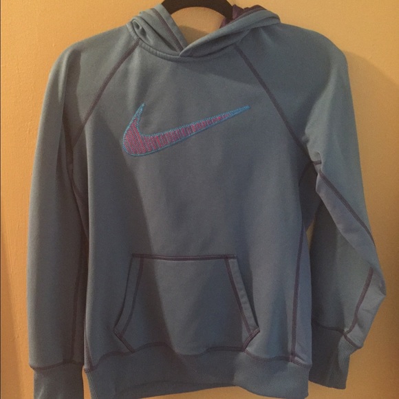 Nike therma-fit hooded sweatshirt.