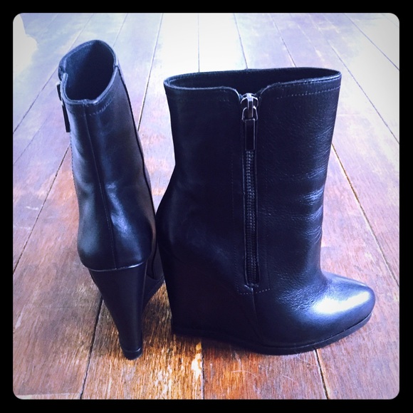 Truth or dare by Madonna black wedge boots!