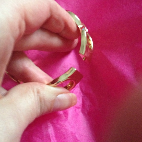 T&J DESIGNS GOLD CIRCLE CRYSTAL BANGLE - Picture 3 of 3