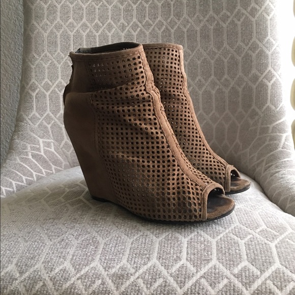 Ash Shoes - Host Pick 2/17 🎉 Ash June Booties