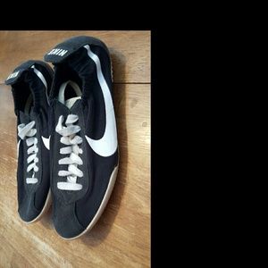 Nike lightweight casual shoe