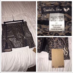 Leopard print zip skirt never worn