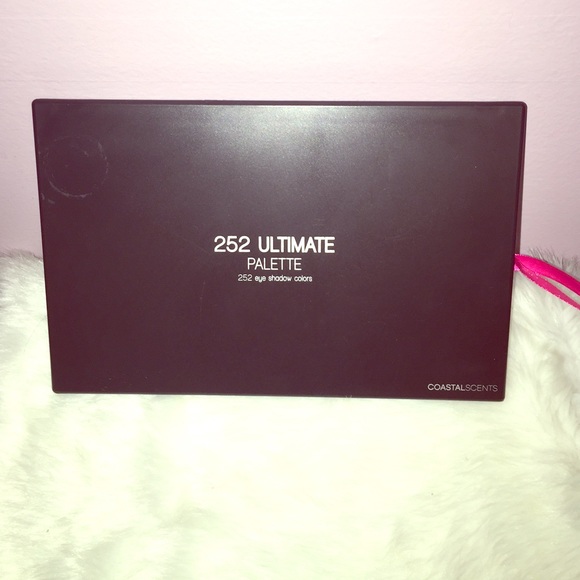 Coastal Scents 252 Ultimate Eye Palette