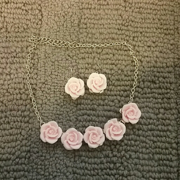 Pale Peachy Pink Rose Necklace and Earrings Set