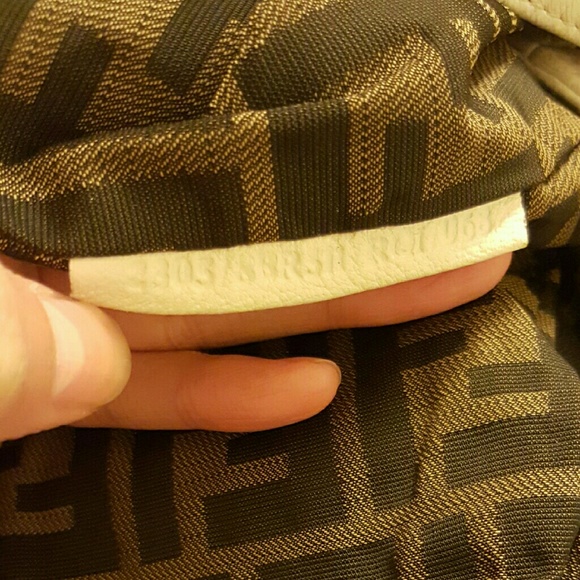 Authentic Fendi White Spy Bag with Dustbag - Picture 4 of 4