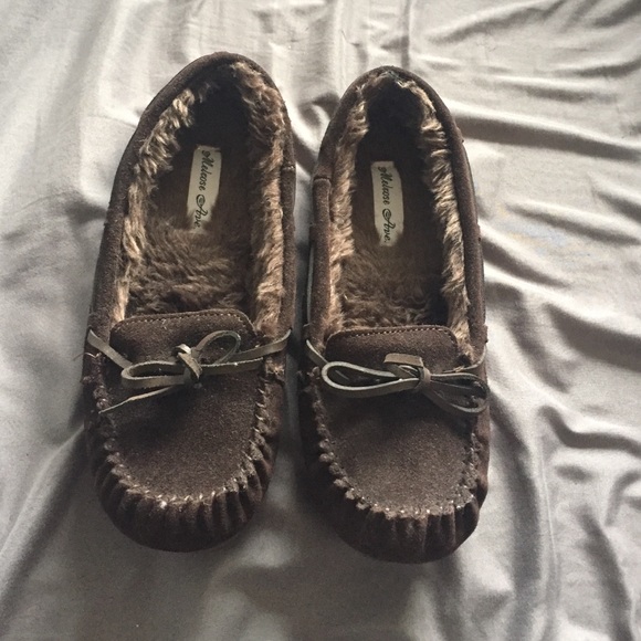 brown slipper shoes