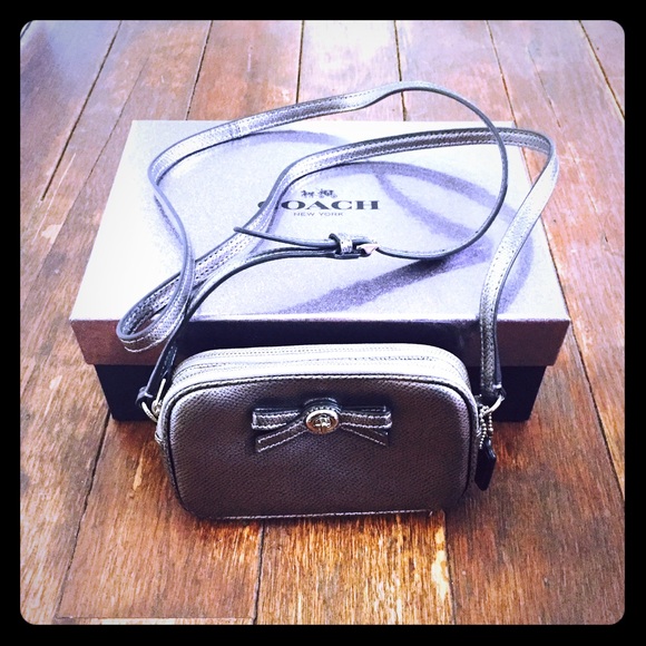 Mini cross body purse.