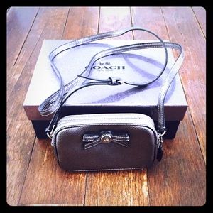 Mini cross body purse.