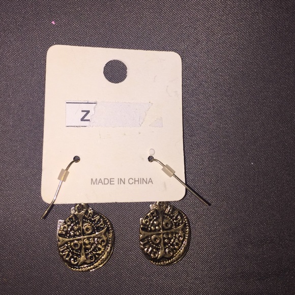 earrings - Picture 3 of 3