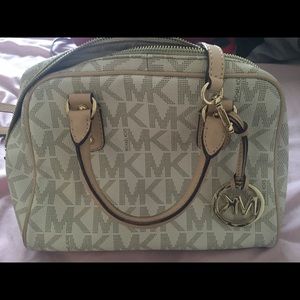 Beige Michael korhs tote