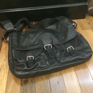 Wilsons Leather Pelle Studio messenger bag