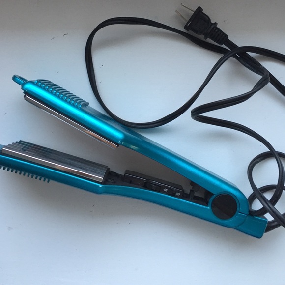 Bed head "totally bent" crimper